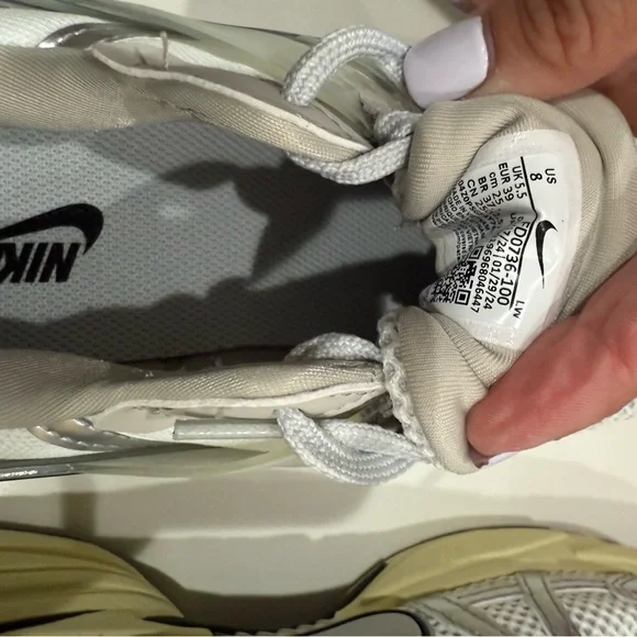 Nike V2K Running Shoes - Picture 6 of 10